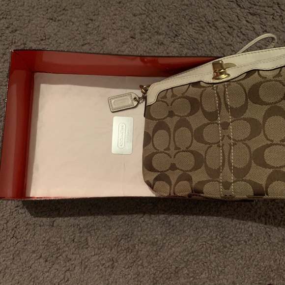 NWOT coach wristlet - Picture 2 of 6